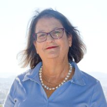 המשוררת ענת דור וספרה הנשיקה של הלחם_ צילום 1 יהורם גלילי-2